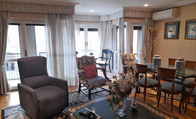 Piso - Alquiler a largo plazo - Elche - Centro