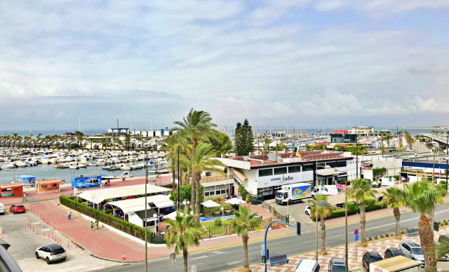 Piso - Alquiler a largo plazo - Santa Pola - Playa Levante