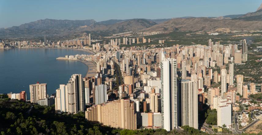 L'entreprise qui bat des records à Alicante : La vente de maisons aux étrangers