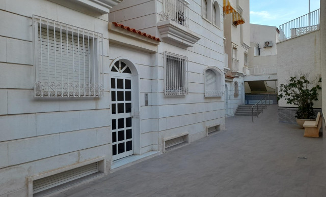 Revente - Piso - Arenales del sol - Zona paseo maritimo