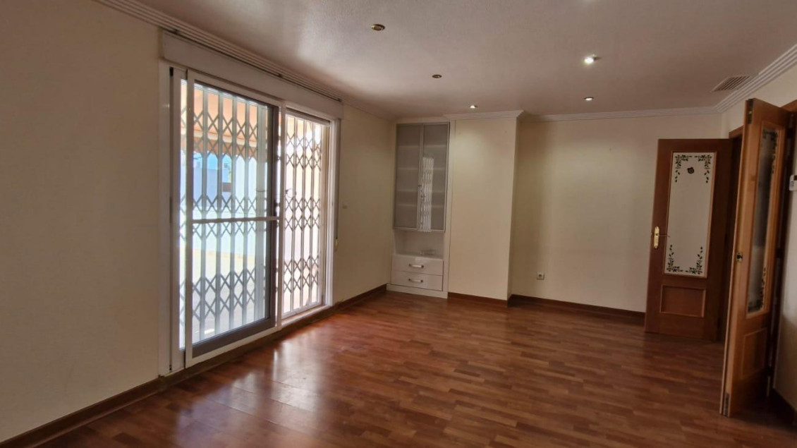 Alquiler a largo plazo - Piso - Elche - Raval - Puertas Coloradas