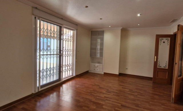 Alquiler a largo plazo - Piso - Elche - Raval - Puertas Coloradas