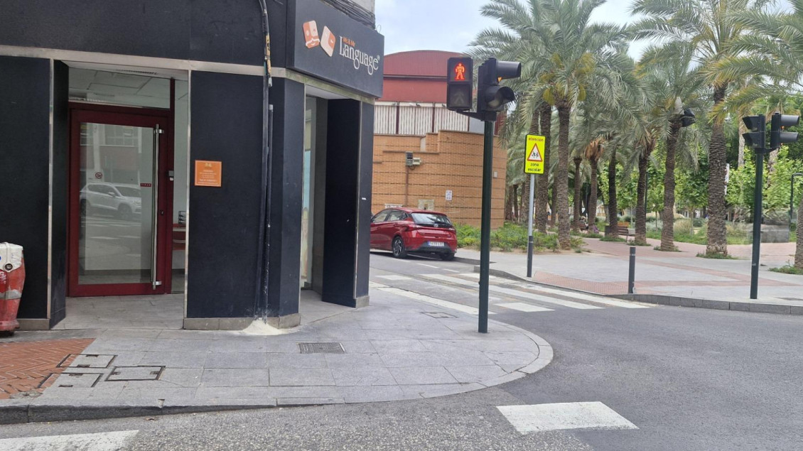 Sale - Local comercial - Elche - Asilo - Pisos Azules
